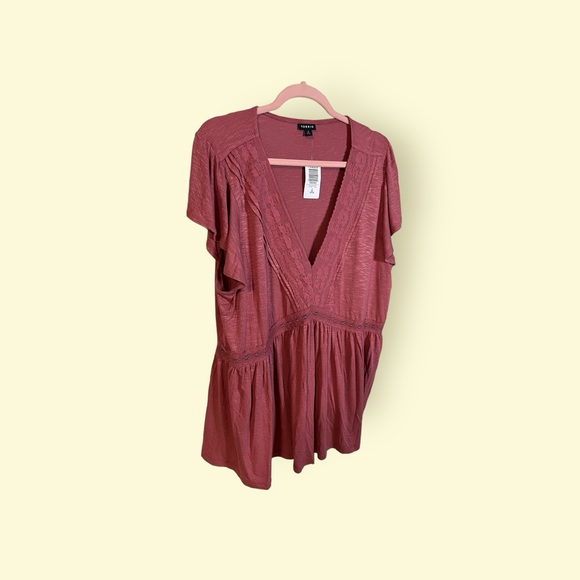 A pretty rose coloured top by Torrid in size 2X - Picture 2 of 7